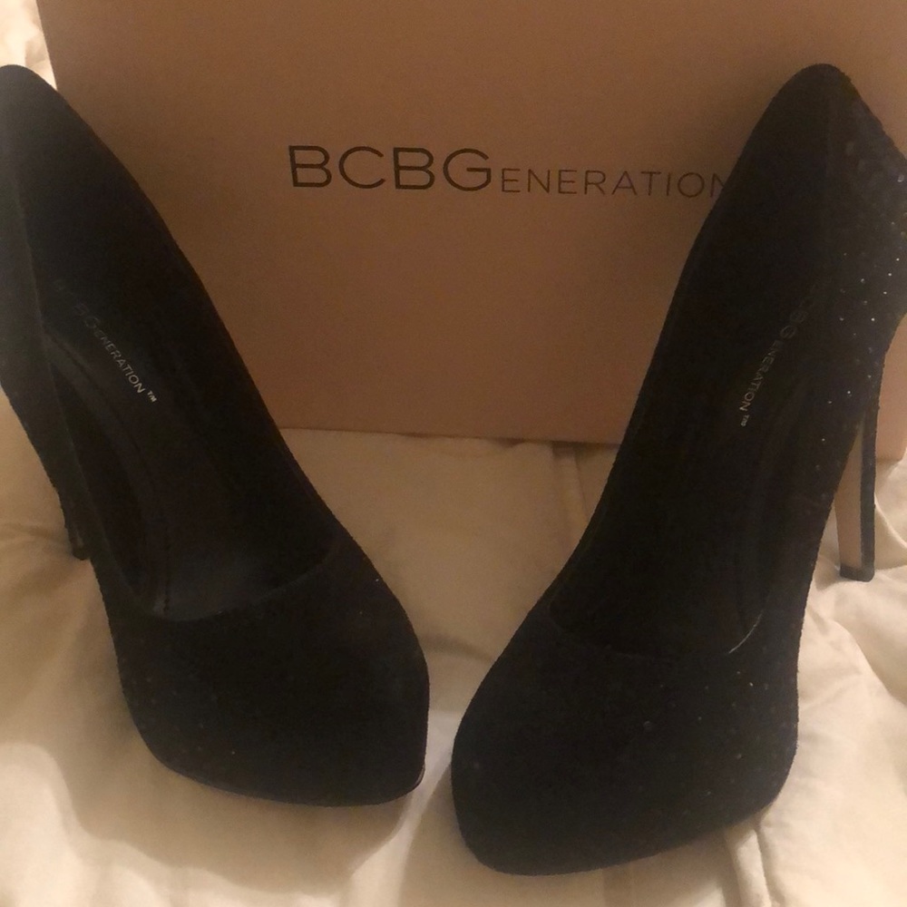 BCBG KIDSUEDE BLACK PUMP